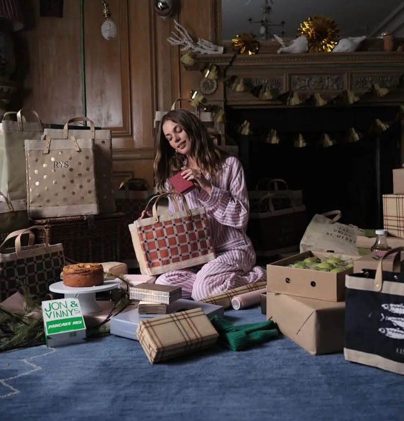Seasonal hues, classic craftsmanship. This year’s Holiday Collection features our signature Market Bags in a palette inspired by gatherings and the quiet beauty of winter.