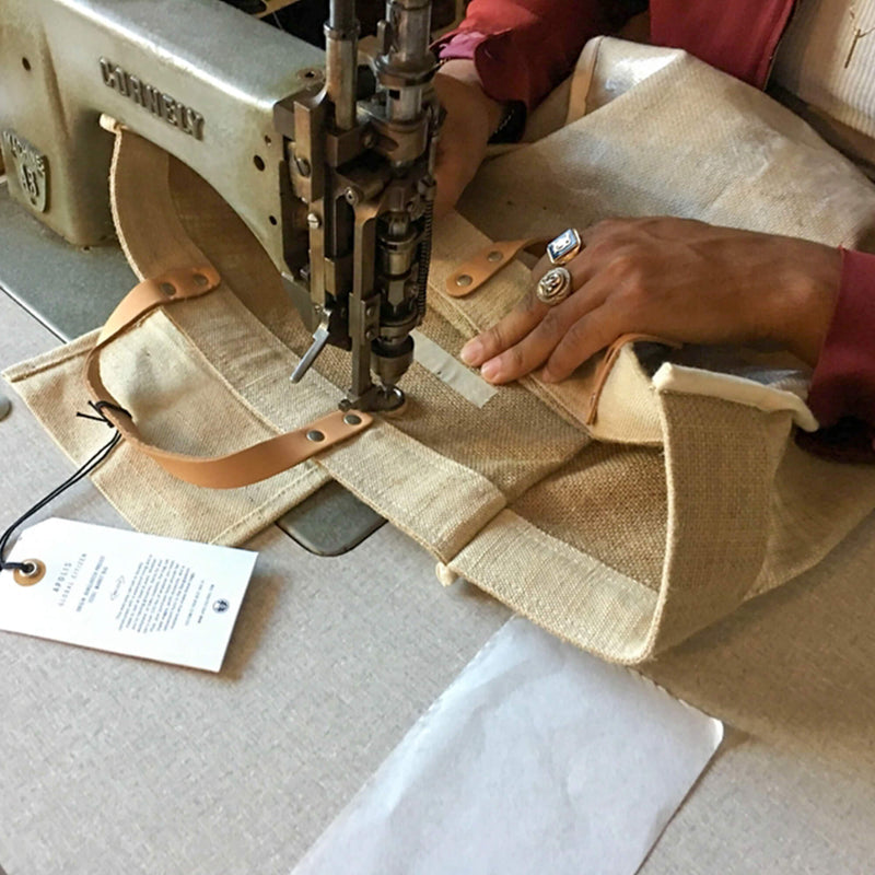 description_Chain-stitching machines look almost exactly like a sewing machines